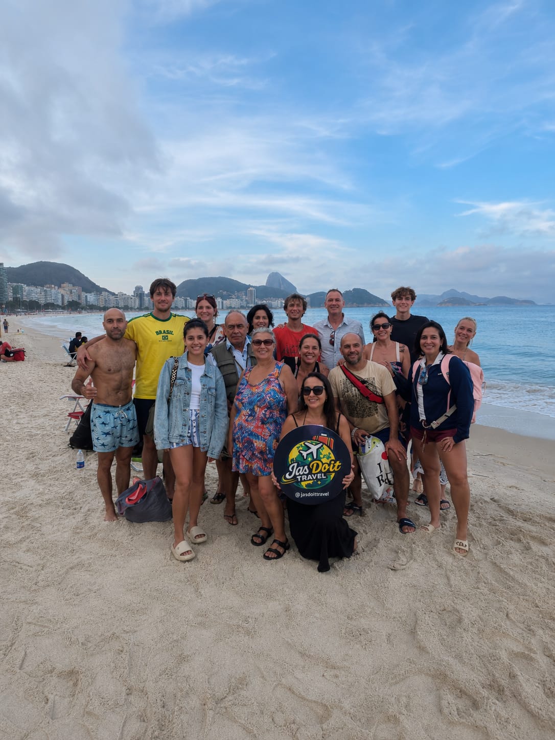 Grupo Jas Do It en la playa de Copacabana, Río de Janeiro